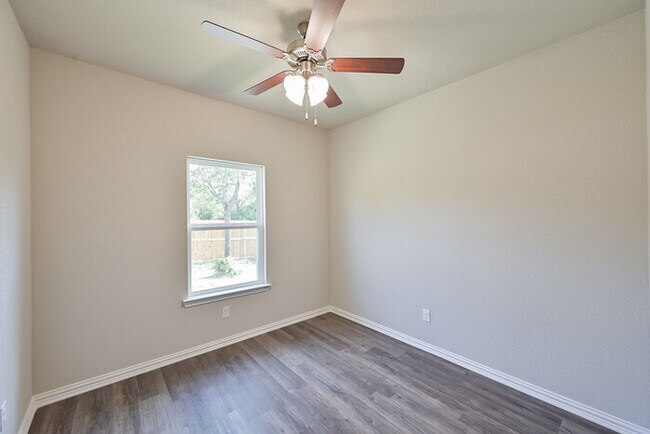 Building Photo - NO ADMIN FEE- SAVINGS OF $300.00!
