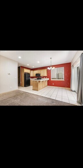 Building Photo - 2833 NE Stapleton Rd