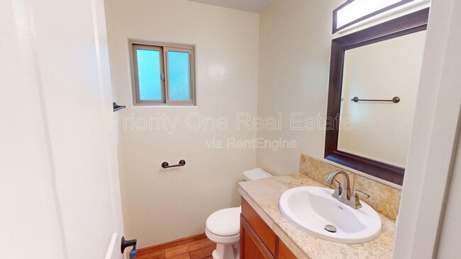 Building Photo - 2025 Cypress Ave.