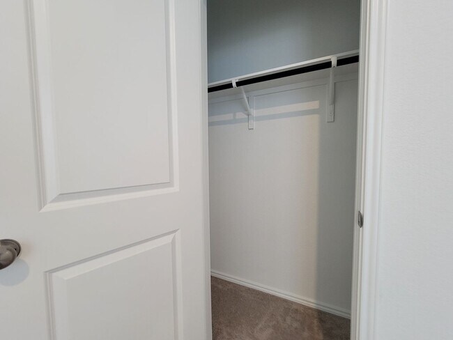 Building Photo - Spacious 3/BR, 2/BS Single-Level Home with...