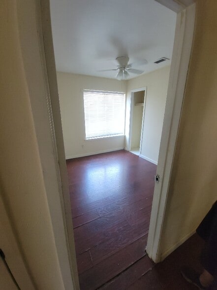 Building Photo - 2118 Cedarcrest Dr