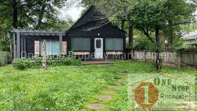 Primary Photo - Beautiful 4 Bedroom 2 Bathroom Home in Kan...