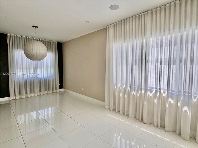 Building Photo - 8108 NW 48th Terrace