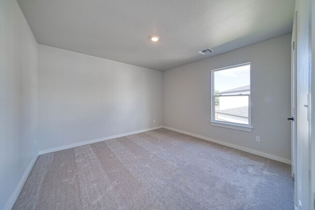 Building Photo - Beautiful property in Edmond