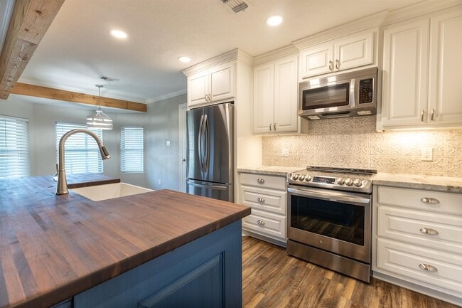 Building Photo - 6720 Lancaster Dr