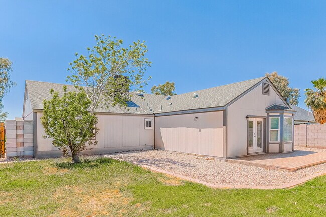 Building Photo - 646 E Gila Ln