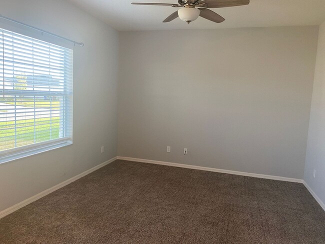 Building Photo - 4 Bedroom 3 Bath Waterfront Home in Gramercy Farms for RENT!