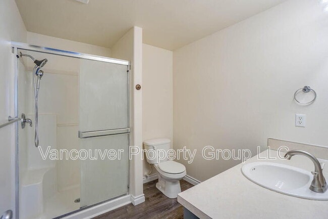 Building Photo - 8601 NE 84th St