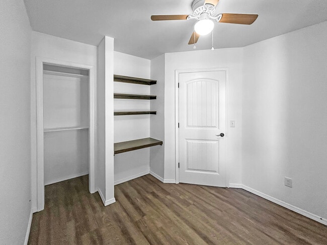 Building Photo - 1805 Southcrest Dr