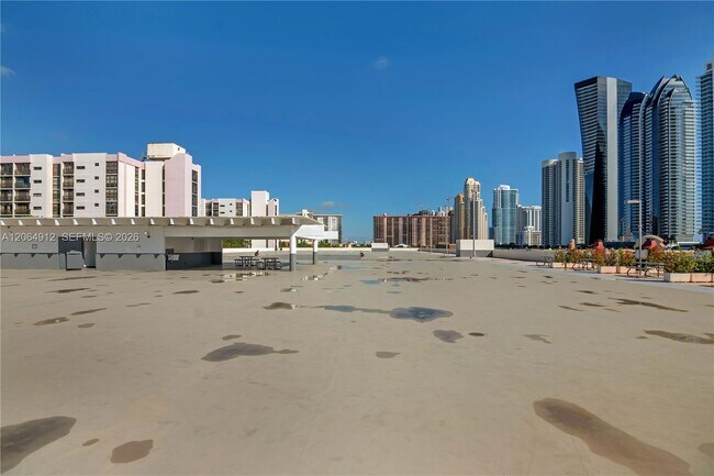 Building Photo - 17011 N Bay Rd