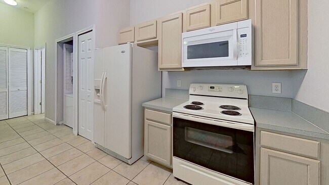 Building Photo - 2 Bed 2 Bath Condo Available in Villa Beauclerc!