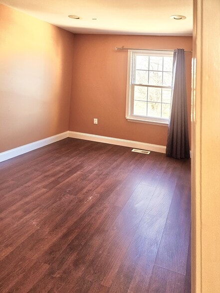 Building Photo - 37 Anderson Ct