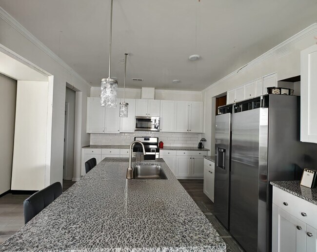 Building Photo - 756 Creekway Dr