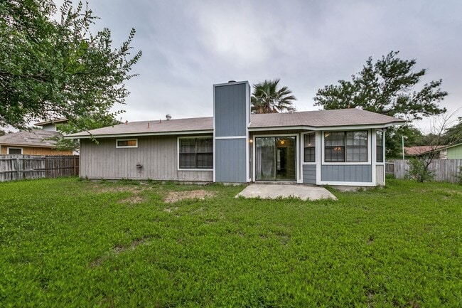 Building Photo - 6991 Sunset Village Dr