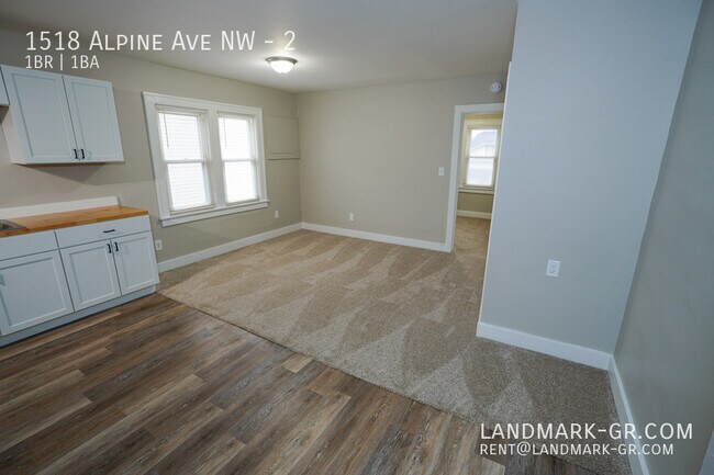 Building Photo - Updated 1 Bed/1Bath – First Month Only $550!