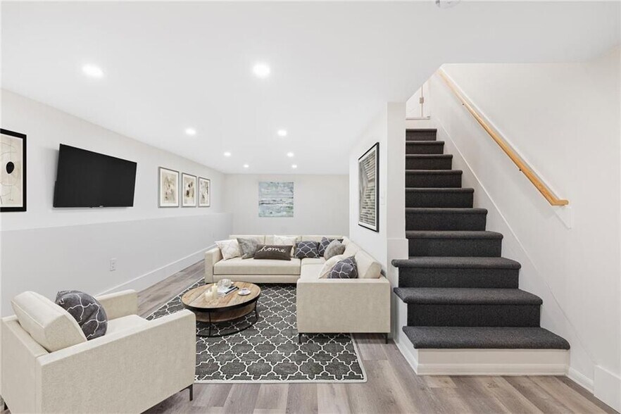 Building Photo - 56 Sutton St