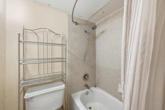 Building Photo - 2311 Basil Dr