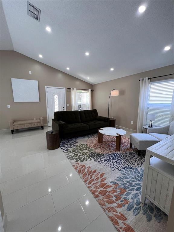 Building Photo - 30225 Double Dr