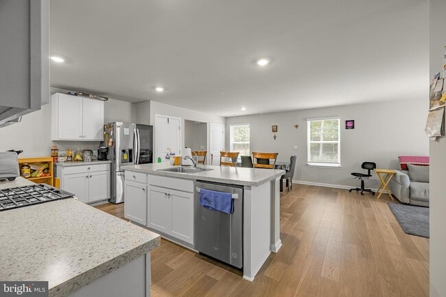 Building Photo - 459 Currant Cir