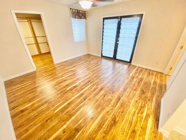Building Photo - SPACIOUS SINGLE-STORY HOME 3 BEDROOM & 3 B...