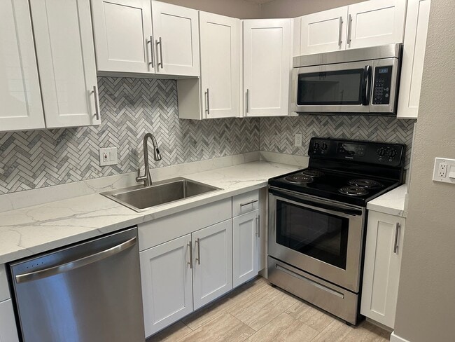 Building Photo - Newly Renovated 1 Bed / 1 Bath Condo for Rent in Mission Valley!