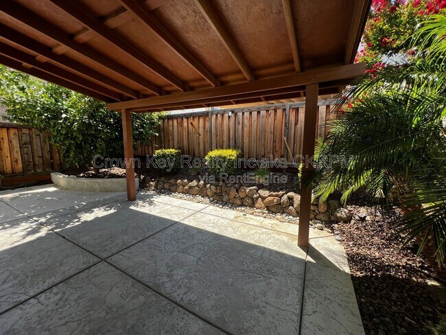 Building Photo - 172 W Viola St