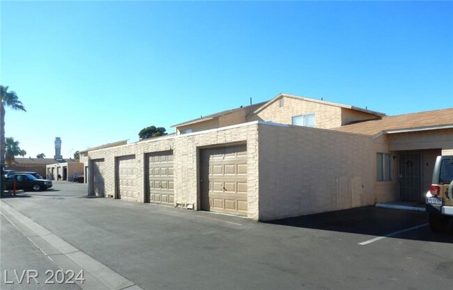 Building Photo - MINUTES FROM EVERTYTHING- AIRPORT, UNLV CA...