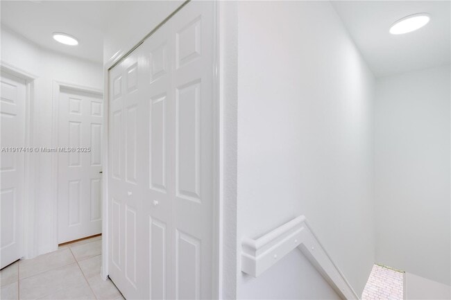 Building Photo - 9481 SW 78th Ave