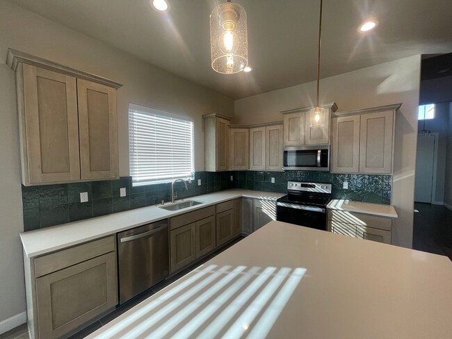 Building Photo - Beautiful Newly Constructed Home **Move In...