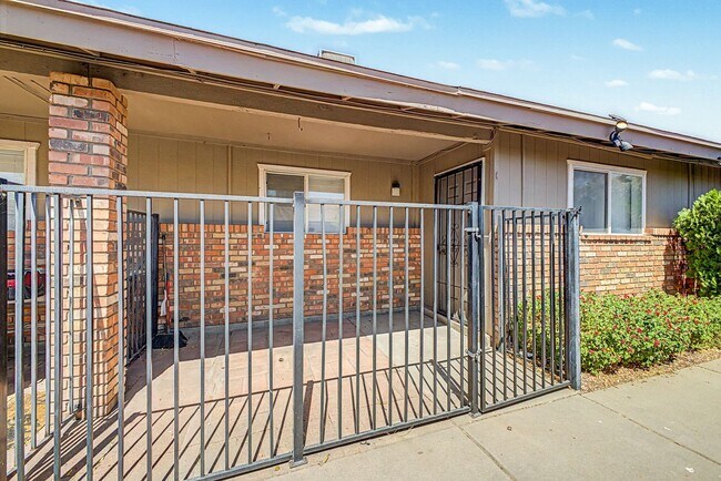 Building Photo - 2931 E Beck Ln