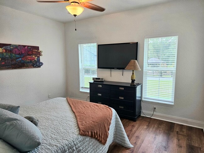 Building Photo - Tranquil Porch Retreat