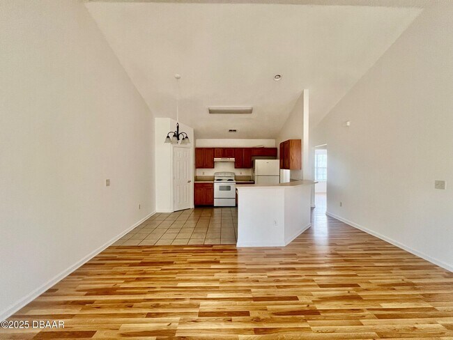 Building Photo - 11 Plainview Dr