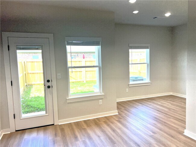 Building Photo - 1713 Cuppett Cir