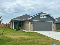 Building Photo - Great floorplan on a corner lot!