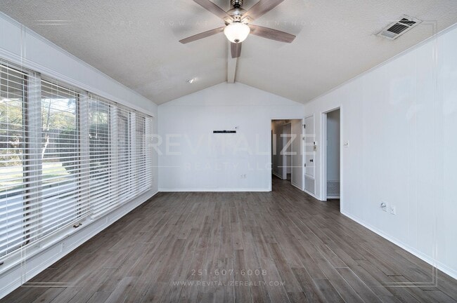 Building Photo - Immaculate 3BR / 2BA Home in Carriage Hills