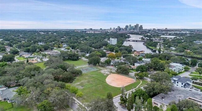 Building Photo - 1205 W Adalee St