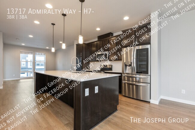 Building Photo - 13717 Admiralty Way