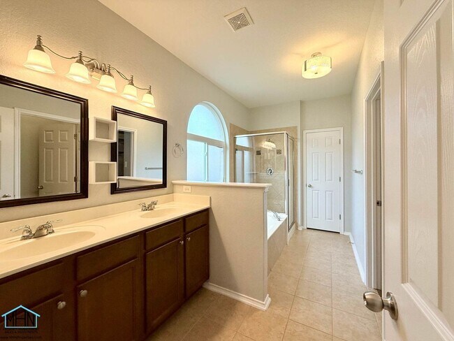 Building Photo - 13714 Altamirano
