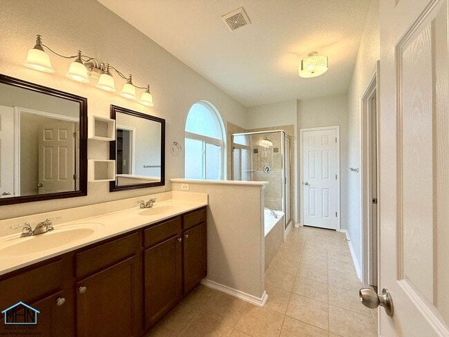 Building Photo - Spacious and Beautiful Two-Story 5 Bedrooms, 3.5 Bathrooms Home, With Easy Access to I-35, Loop 1...
