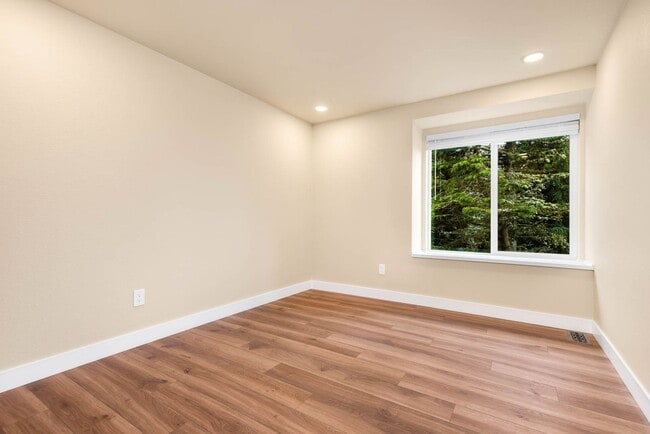 Building Photo - 4758 153rd Ave SE