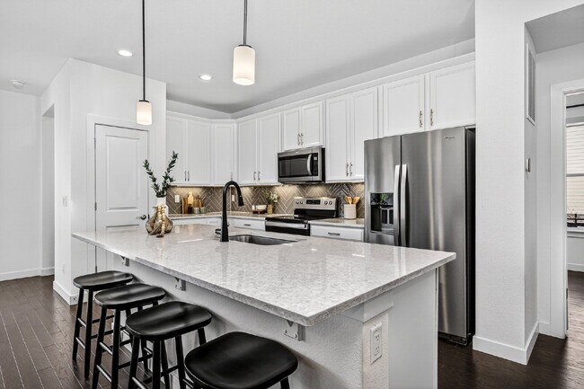 Building Photo - 6311 Stable View St