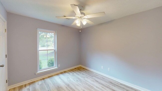 Building Photo - Lovely 3/2 in the Heart of Millbrook