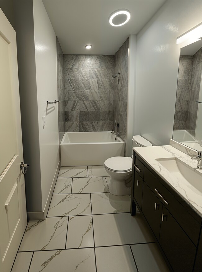 Building Photo - Newly Renovated Single Family Home