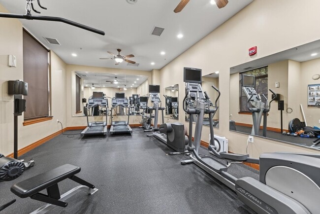 Building Photo - 2220 Fairfax Dr