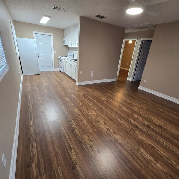 Building Photo - 5935 S Ashlawn Way