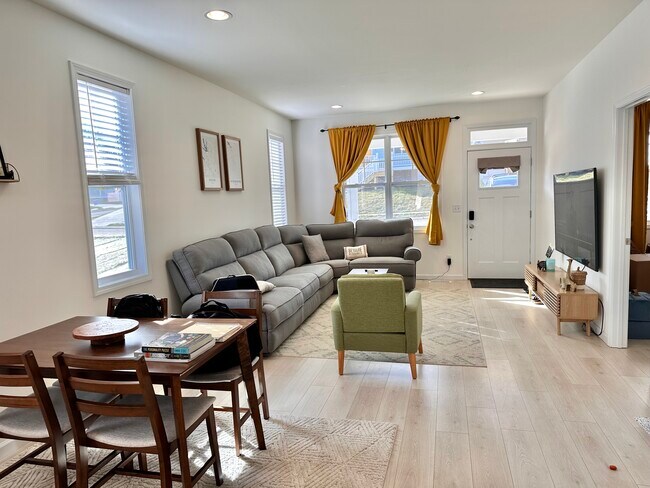 Building Photo - 301 Fenbrook Way