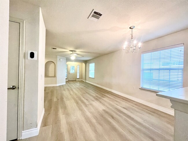 Building Photo - 11905 Aitne Ln