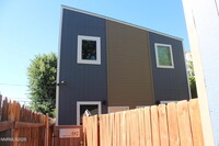 Building Photo - 442 E 7th St