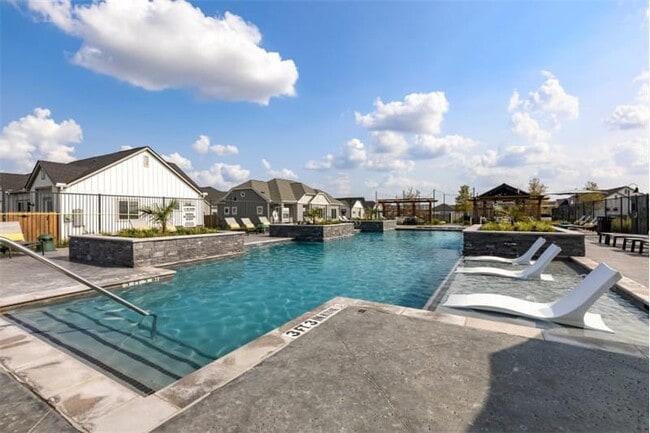 Building Photo - 1100 Streamfield Dr