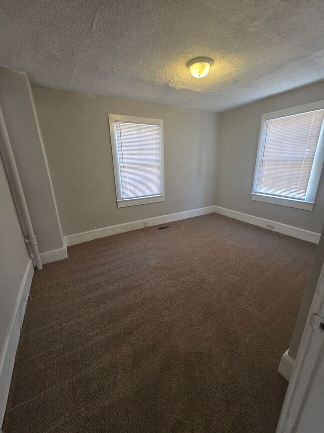 Building Photo - 725 Junia Ave